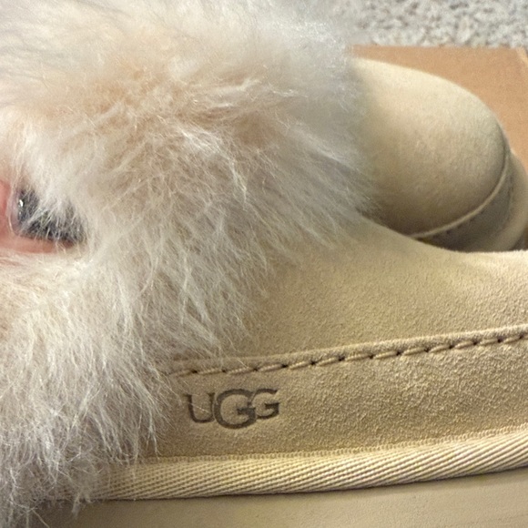 SOLD—-UGG Women's Disquette Shoes - Picture 4 of 4